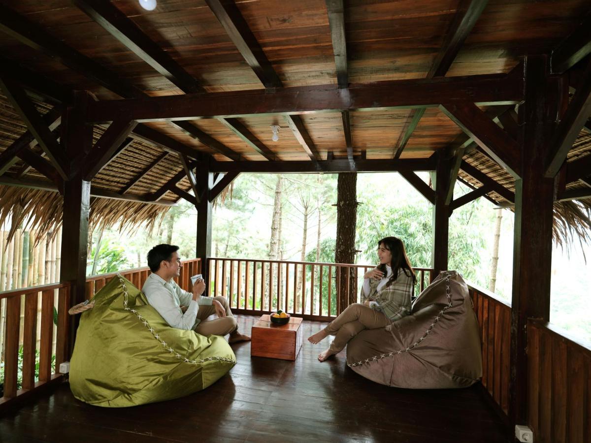 The Lodge Maribaya Cikareumbi Екстериор снимка