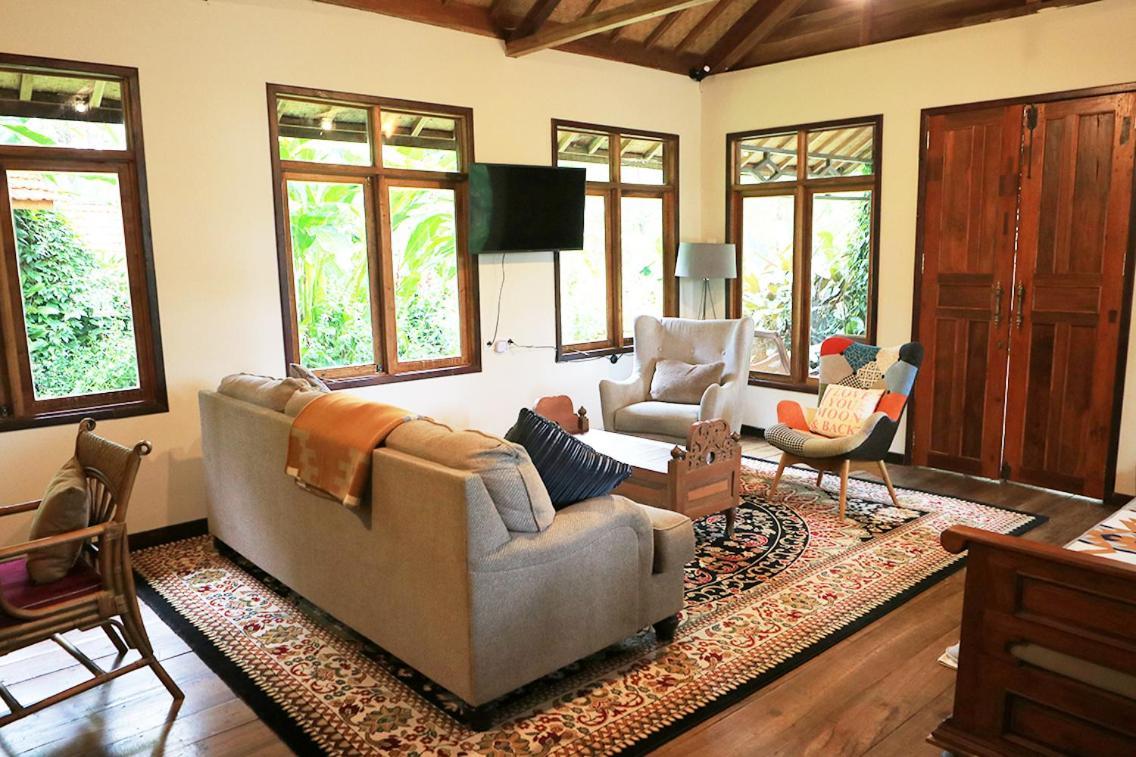 The Lodge Maribaya Cikareumbi Екстериор снимка